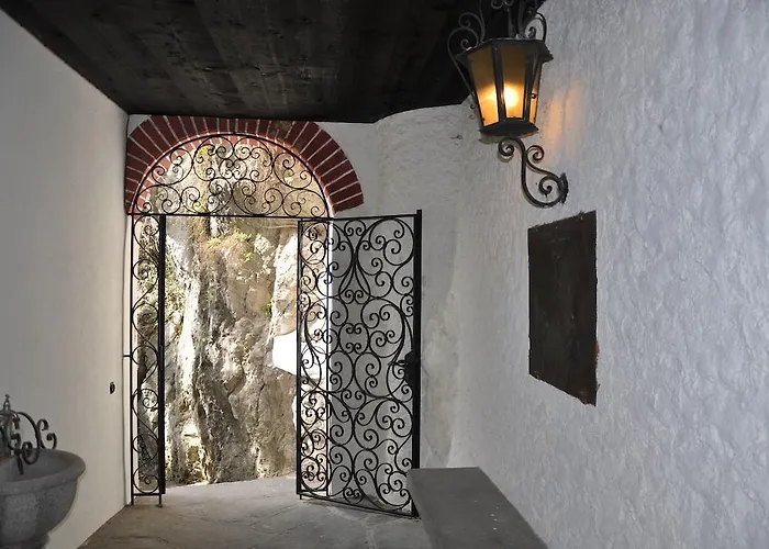 Sassalto Apartment *